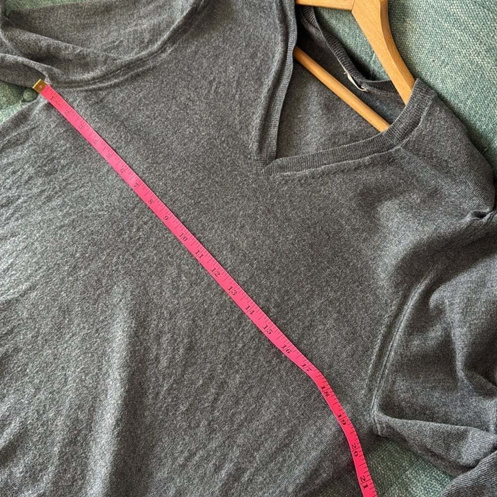 Burberry Brit Men's 100% Wool V-Neck Sweater Dark Gray Size XL - Picture 9 of 10